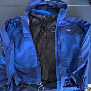 Patagonia Men's Navy and Black Windbreaker